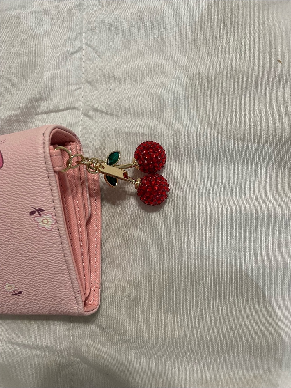 Coach Pink Butterfly medium size
Wallet with Gold Logo - Picture 7 of 8
